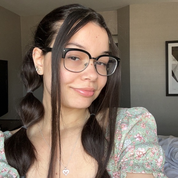 Meet your Posher, Aliyah - Picture 1 of 6